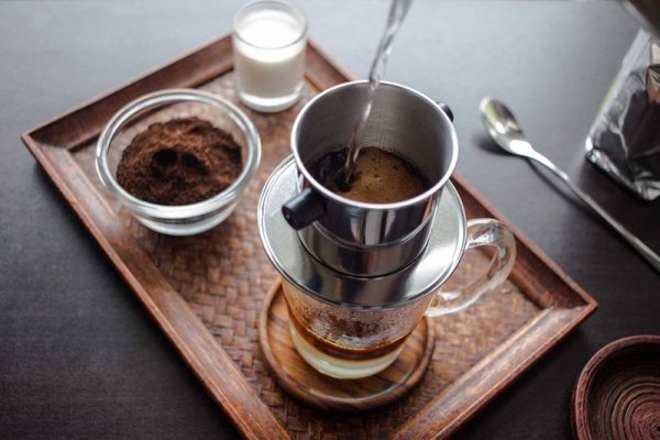 Wie viel Gramm Kaffeebohnen für eine Tasse? Vietnamesischen Phin-Kaffee zu Hause richtig zubereiten