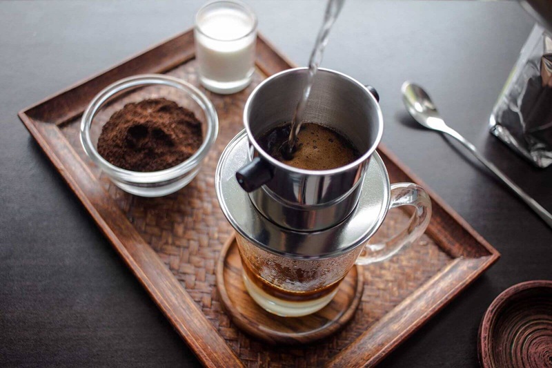 Wie viel Gramm Kaffeebohnen für eine Tasse? Vietnamesischen Phin-Kaffee zu Hause richtig zubereiten