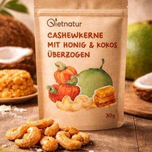 Cashew Snack mit Honig und Kokos in minimalistischer Präsentation