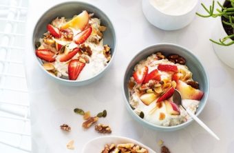 Knuspriges Müsli-Frühstück mit getrockneter Banane: Ein gesunder Start nach deutscher Art