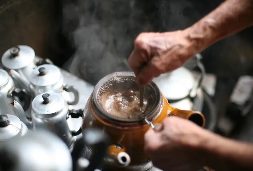 Der traditionelle und berühmte Saigoner Filterstrumpfkaffee wird seit Generationen von vielen Menschen geschätzt