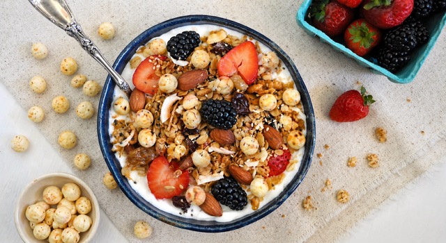 Granola mit Lotussamen, Kokos und Honig
