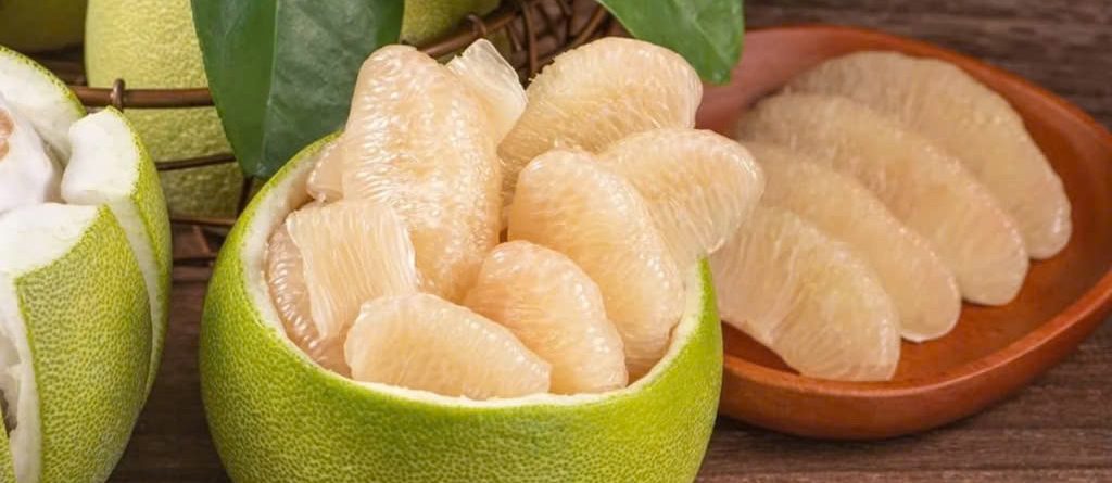 Pomeloschale mit Salzaprikose