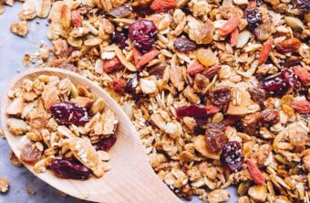 Trockenfrüchte Müsli: Schnelles, gesundes Frühstück ohne Kochen