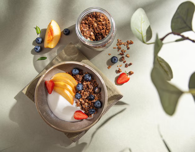 Detaillierte Anleitung für eine leckere Yogurt Bowl mit Trockenfrüchten