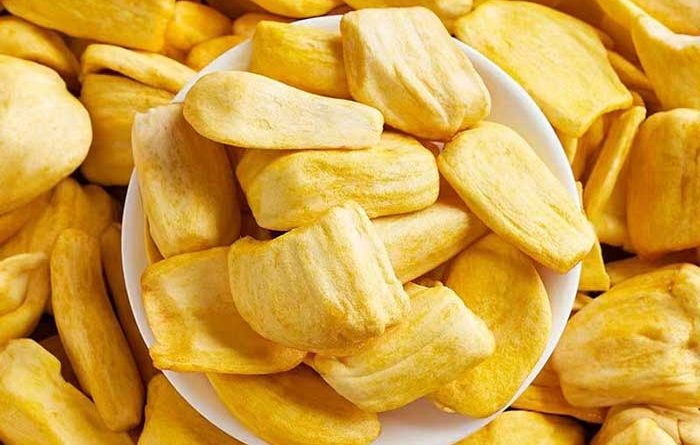 Knusprig getrocknete Jackfrucht liefert wertvolle Nährstoffe, wenn sie in Maßen verzehrt wird