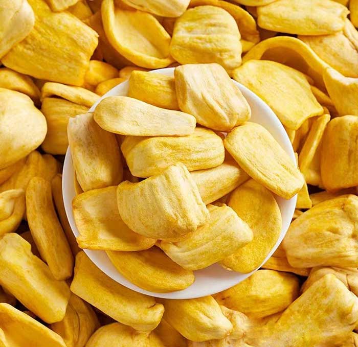 Knusprig getrocknete Jackfrucht liefert wertvolle Nährstoffe, wenn sie in Maßen verzehrt wird