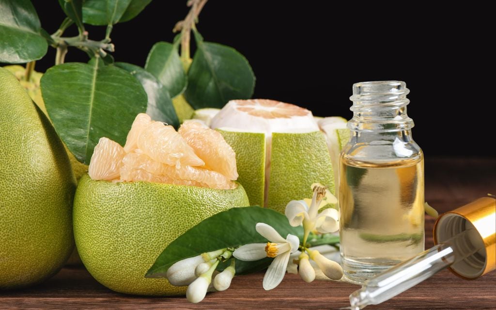 Aus Pomeloschalen lässt sich ein wertvoller und außergewöhnlicher Snack herstellen