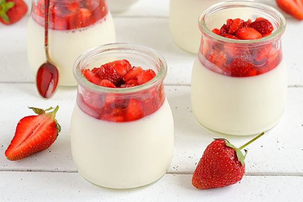 Joghurt liefert Kindern wichtige Nährstoffe und sorgt für eine angenehme Erfrischung.