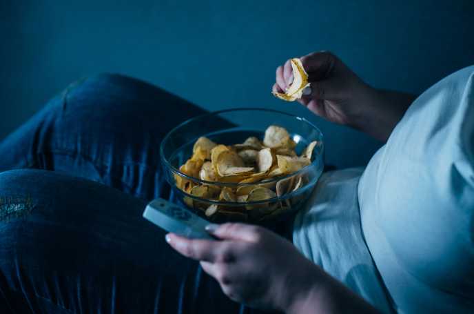 Das Vorbereiten von Snacks beim Anschauen von etwas Interessantem macht das Erlebnis noch vollständiger und genussvoller.