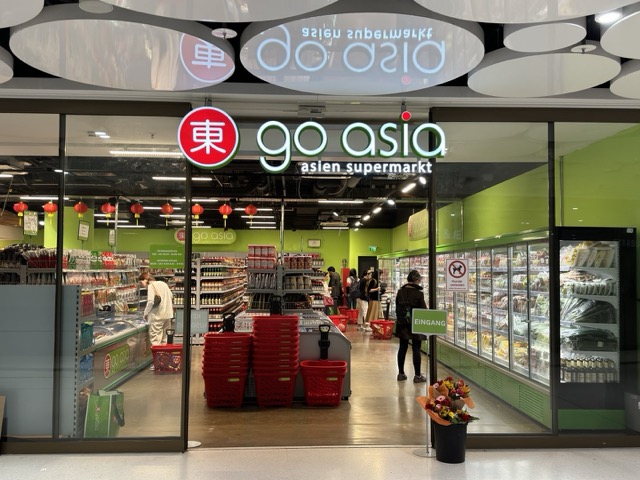 GO Asia Supermarkt mit mehreren Filialen und einer großen Auswahl an asiatischen Lebensmitteln.