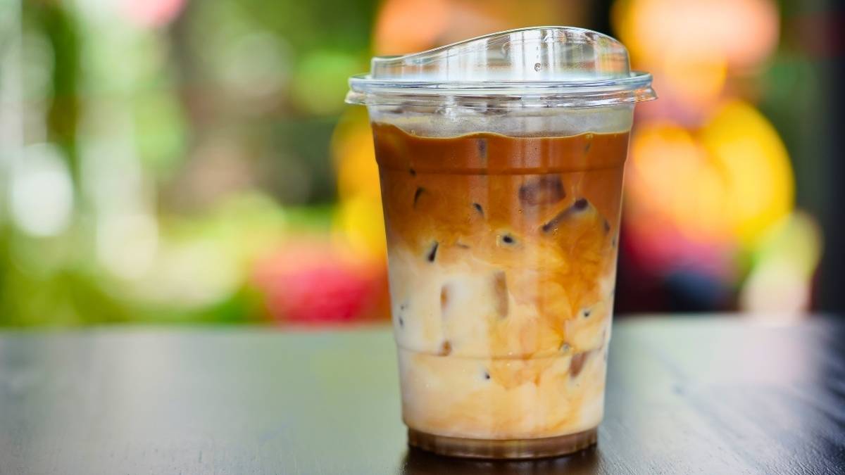 Vietnamesischer Eiskaffee mit Kondensmilch – unwiderstehlich gut.