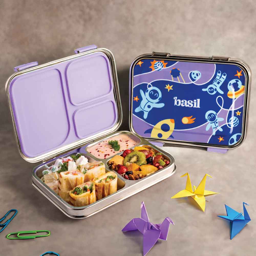 Mütter können die Lunchbox ihrer Kinder abwechslungsreich gestalten, damit diese viele verschiedene Geschmacksrichtungen und Lebensmittel kennenlernen.