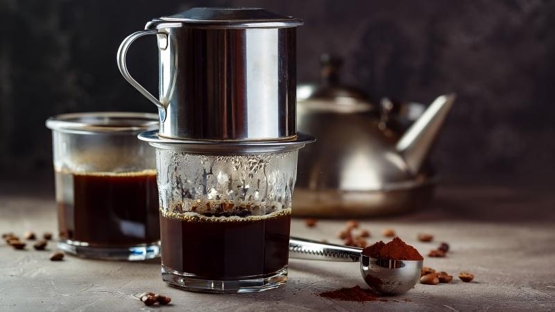 So einfach gelingt die traditionelle Kaffeezubereitung von Hand.