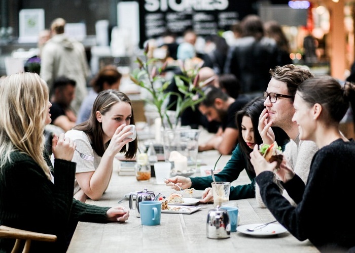 Fika bedeutet, den Bildschirm bewusst zu verlassen und Körper und Geist eine echte Pause zu gönnen
