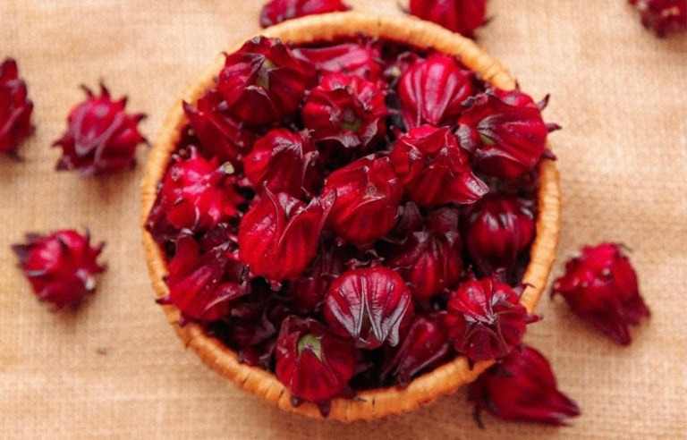 Hibiskusblüten enthalten viele wertvolle Nährstoffe für den Körper.