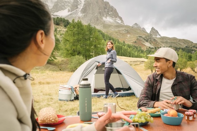 Minimalistische Camping-Lebensmittel machen jede Reise einfacher und unkomplizierter.