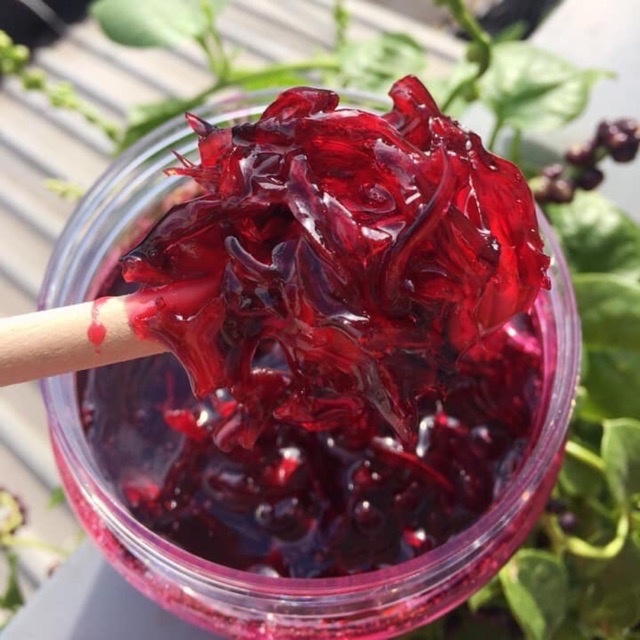 Kandierter Roselle-Hibiskus eignet sich ideal als kleine Portion für den bewussten Genuss zwischendurch.