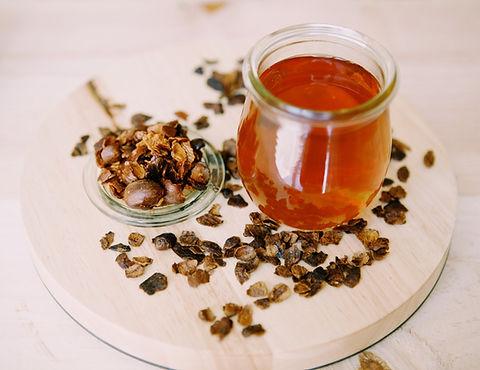 Cascara-Tee enthält von Natur aus Koffein und zeichnet sich durch einen milden Geschmack aus