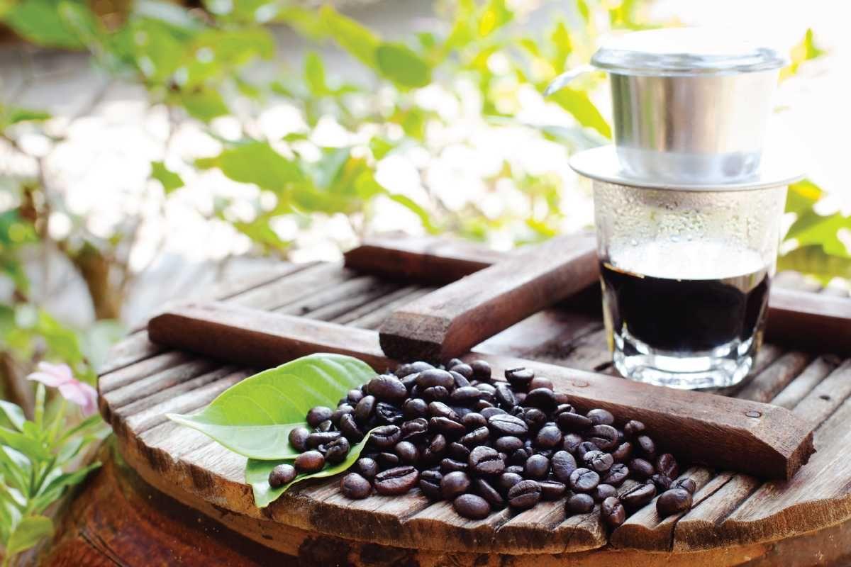 Geröstete Robusta-Kaffeebohnen mit kräftigem Geschmack und schokoladigem Nachgeschmack