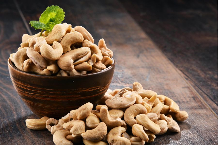 Wählen Sie für eine bewusste Ernährung naturbelassene, trocken geröstete Cashewkerne.