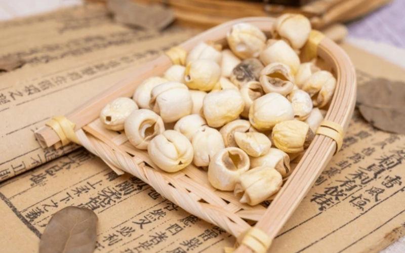 Lotussamen sind eng mit der traditionellen asiatischen Küche und ganzheitlichen Ernährungsansätzen verbunden